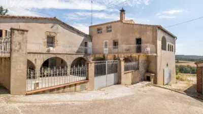 Casa Rústica en Alt Empordà con 5 Dormitorios y 1700m² de Construcciones Anexas