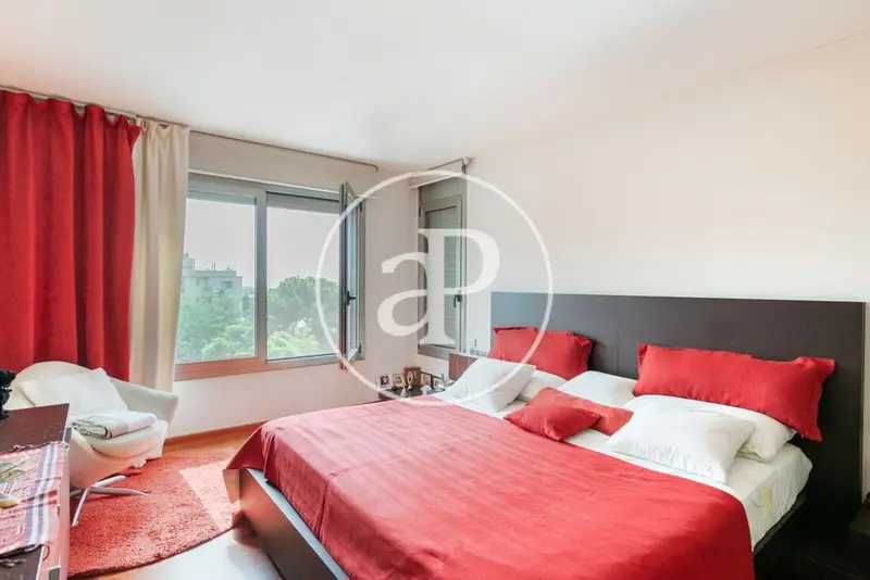 Casa en Venta 815m2 con Jardin Piscina y Gimnasio en Zona Tecknon