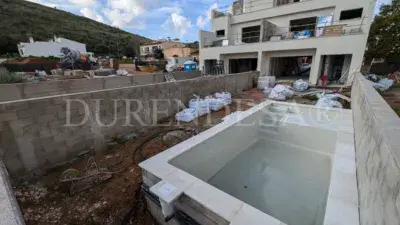 Chalet Adosado Moderno en Son Carrió con Piscina y Vistas al Mar