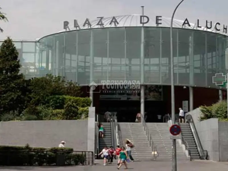 Piso en Venta en Latina Madrid Reformado con Parking y Trastero