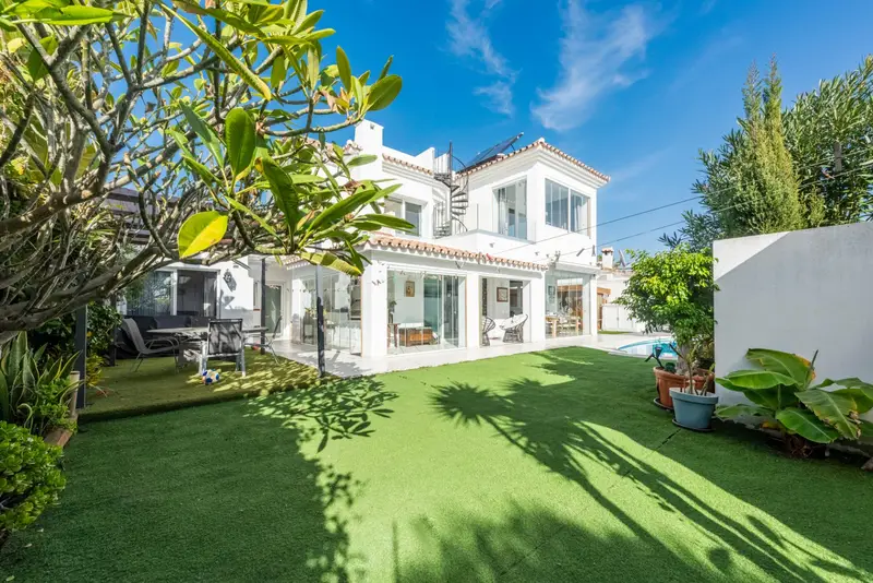 Modern Beachside Villa with Sea Views – New Golden Mile, Estepona