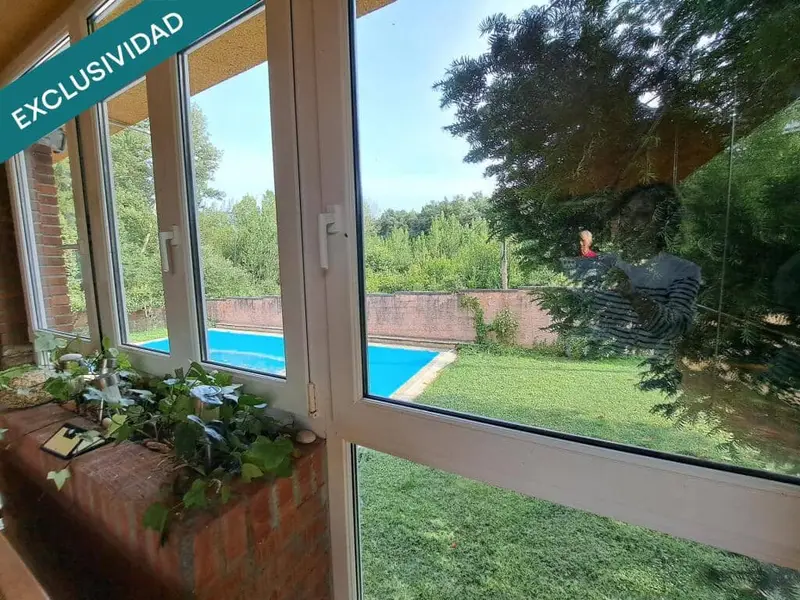 Chalet en Venta en Bembibre Leon con Piscina y Placas Solares