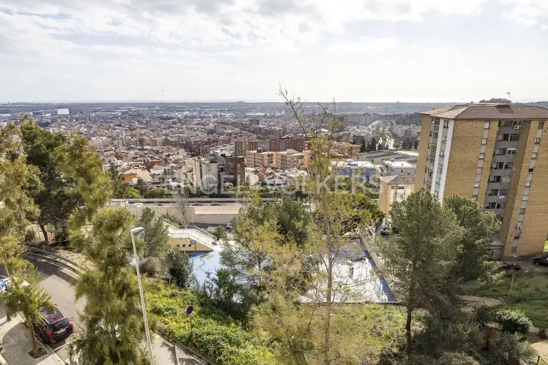Apartamento en Gavà con Vistas al Mar y Montaña