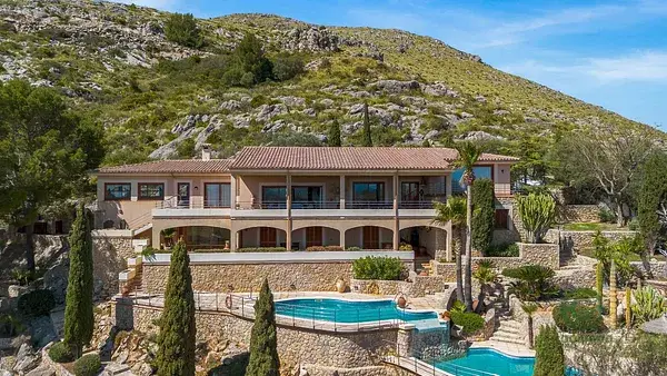 Villa de Lujo en Pollensa con Vistas al Mar y Licencia ETV