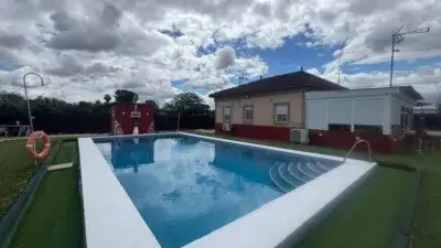 Chalet en Venta Pradollano 3 Dormitorios Piscina Jardin