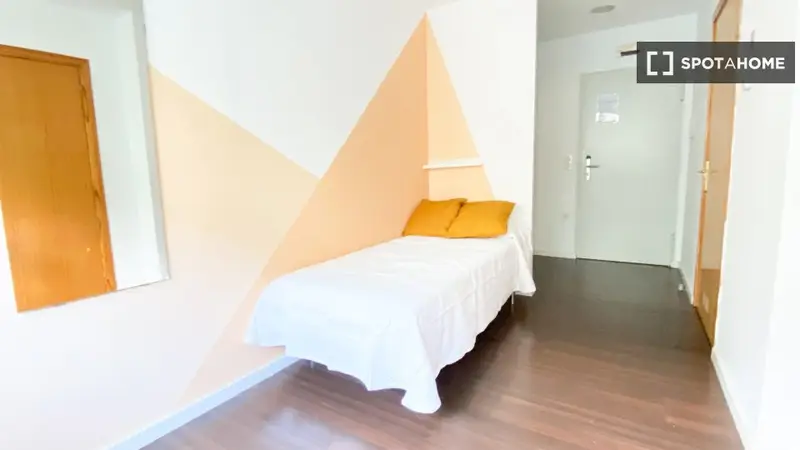 Habitacion Individual con Baño Privado en Residencia de Estudiantes Zaragoza