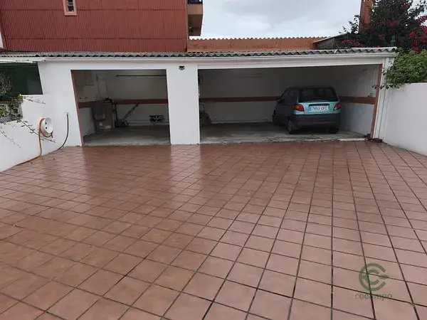 Casa en Naron con 7 dormitorios y 3 baños