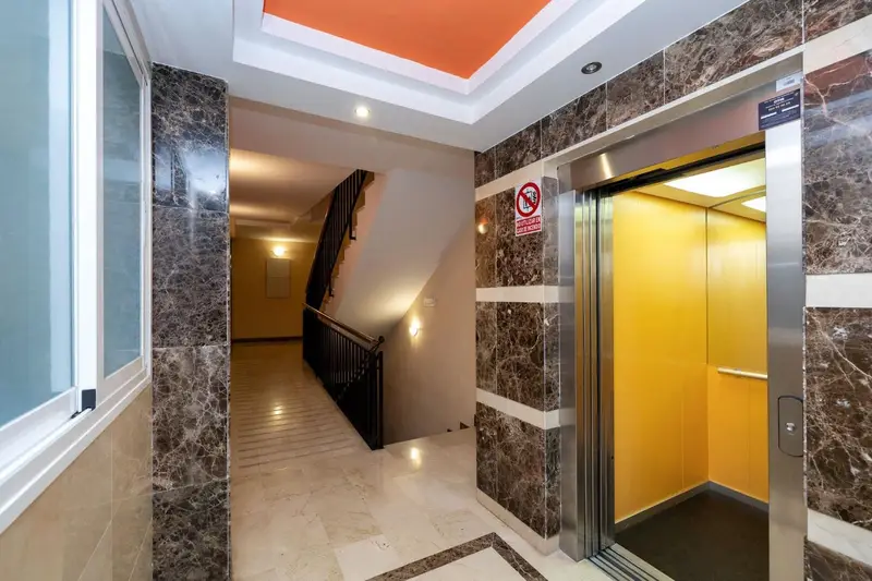 Piso en venta en Granada ciudad:  2 habitaciones, piscina, garaje