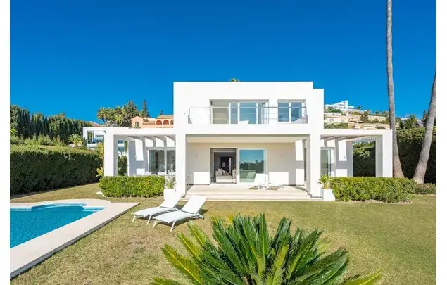 Villa en Alquiler El Paraiso Estepona 4 Dormitorios Piscina Privada
