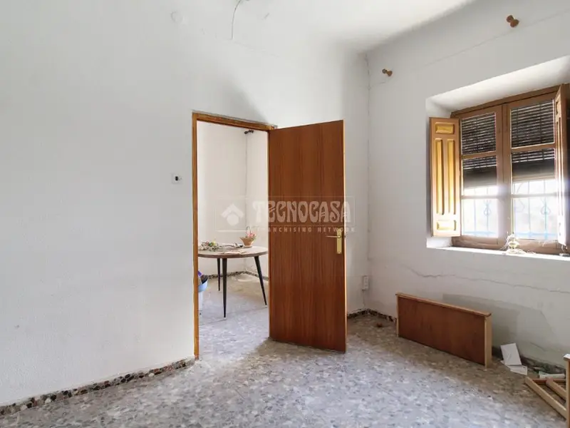 Casa en Venta en La Zubia para Reformar 143m2