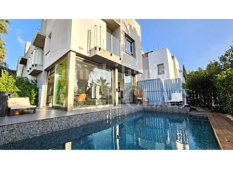 Casa Pareada en Jesús Ibiza con Piscina Privada y Vistas
