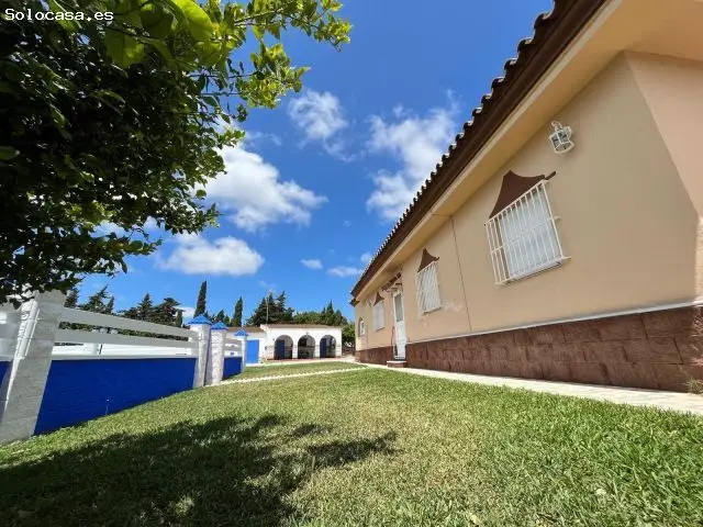 Villa Andaluz Con Piscina Privada en Chiclana de la Frontera