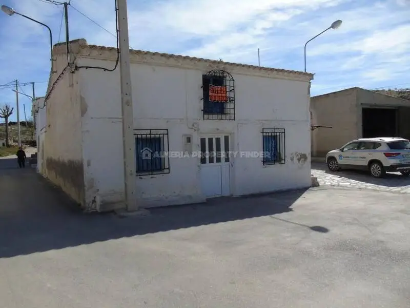 Casa de Campo de 3 Dormitorios en El Margen Oria Almeria