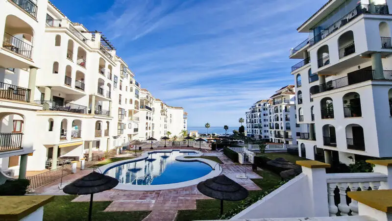 Apartamento en La Duquesa con Terraza y Estacionamiento