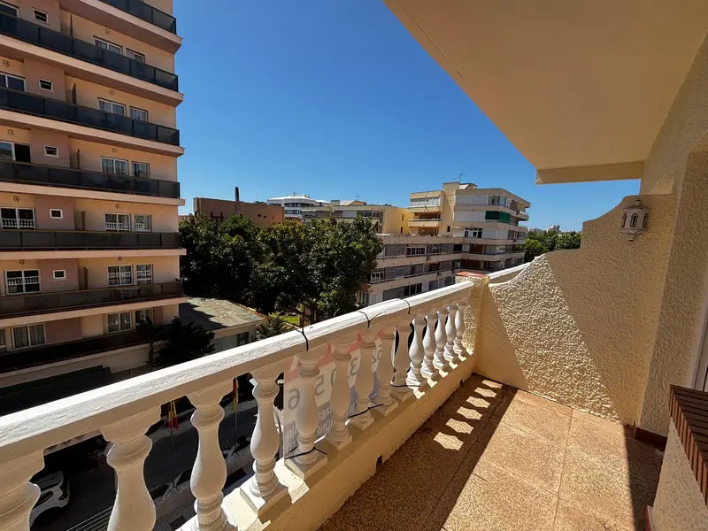 Estudio con Terraza y Vistas al Mar en La Carihuela