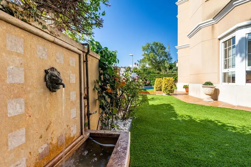 Chalet en Venta en Alella Barcelona con Jardin y Piscina