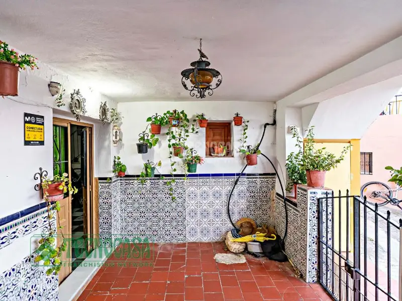 Casa en Venta en Coín: Ideal para Familias