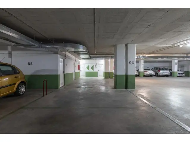 Plaza Garaje PTS Feria Muestras Amplia Comoda