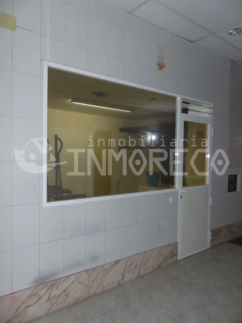 Venta Local Comercial 80m2 Centro Torrelavega 1 Baño
