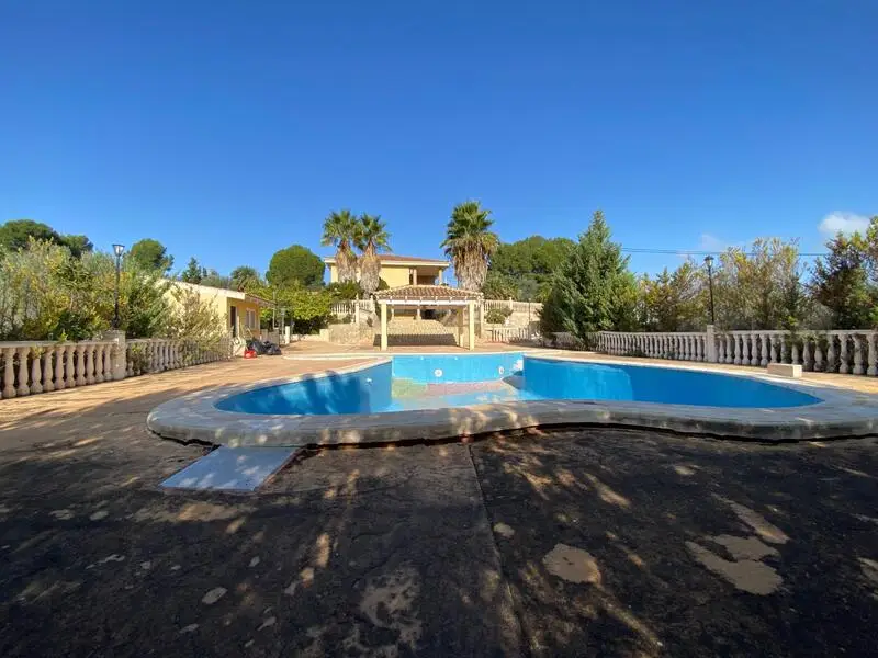 Villa de Lujo 4 Dormitorios Sax Alicante