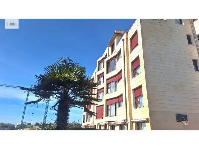Atico en Valdenoja con Terraza y Piscina