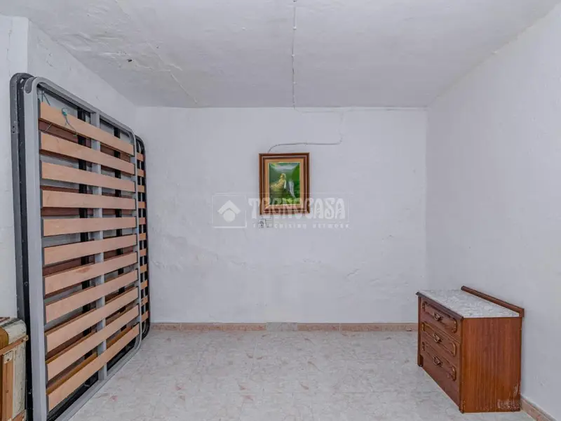 Casa en venta en Loja: hogar familiar con garaje y terraza