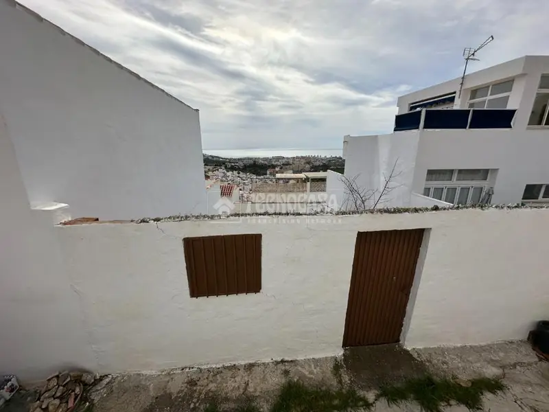 Solar Urbano en Torrox con Vistas al Mar