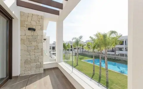 Apartamentos en venta Torrevieja con vistas a la laguna