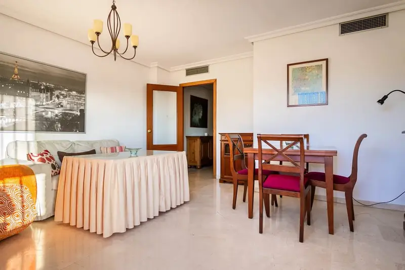 Piso en Alquiler Sevilla 4 Dormitorios 2 Baños Terraza Amueblado