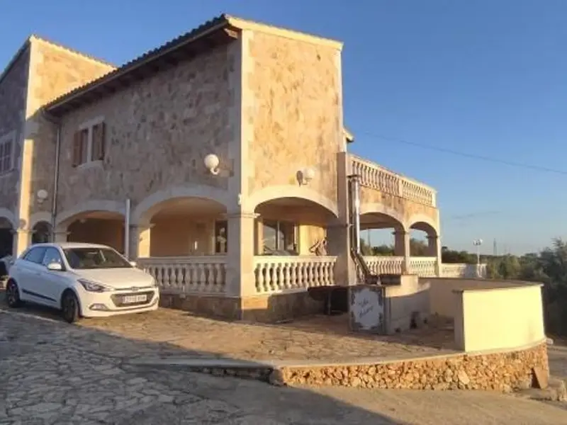Chalet en Venta 518m2 con Piscina y Vistas al Mar