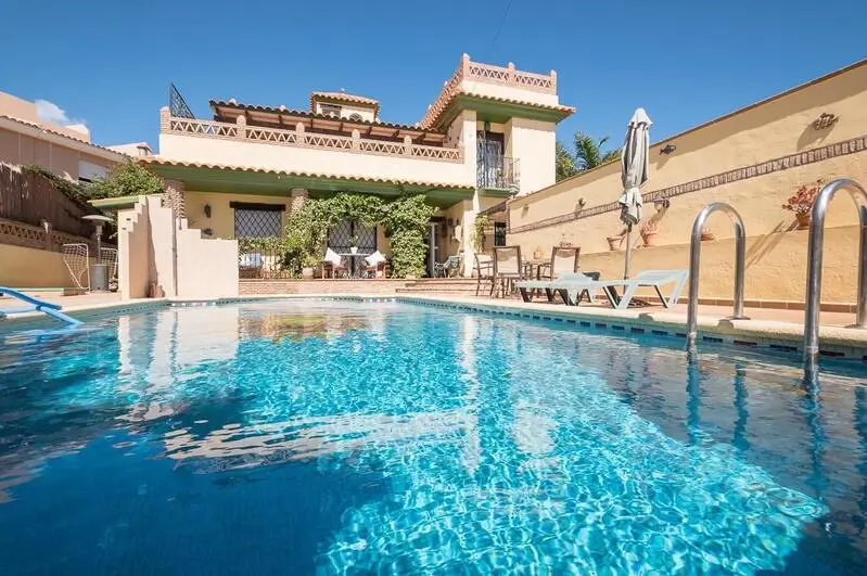 Chalet 4 Dormitorios Piscina Jardin Cerca Playa