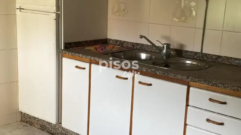 Casa adosada en venta en Calle Galicia, cerca de Travesía Bouzó