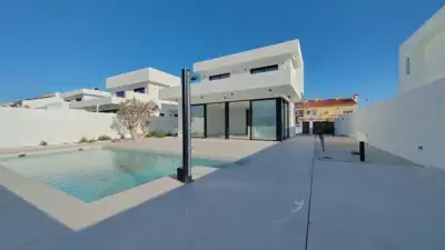 Villa Moderna en San Juan Playa Muchavista