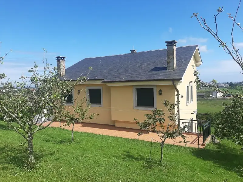Venta Casa con vistas en Jarrio Coaña
