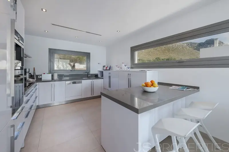 Chalet de Lujo en Puerto Pollensa con Vistas al Mar y Piscina