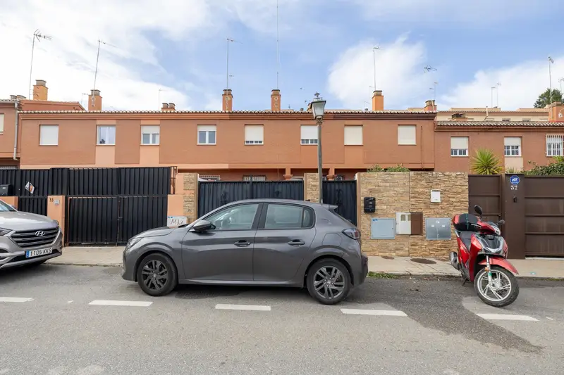 Venta Adosado con Patio en Los Rebites Huetor Vega