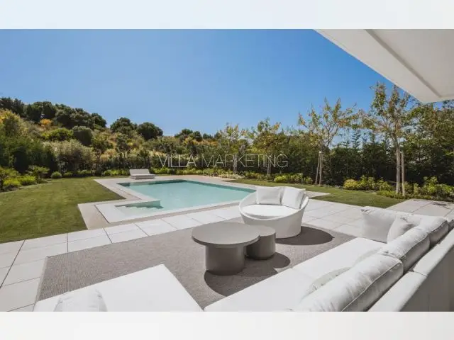 Villa Lujosa 5 Dormitorios El Paraiso Estepona