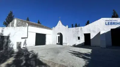 Cortijo Rustico en Venta Lebrija 500m2
