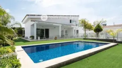 Chalet en Bétera con Piscina y Vigilancia 24h