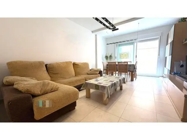 Amplio Piso 3 Habitaciones Zona Universidad