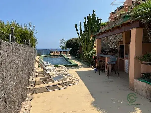 Casa con encanto en Cala San Vicenç  6 dormitorios  571m²