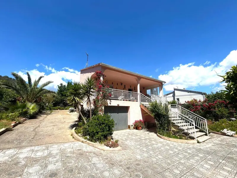 Chalet en venta en Mas Romeu Calafell 4 habitaciones 2 banos Jardin