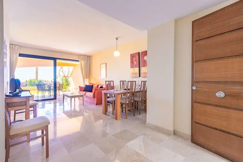 Apartamento en Calahonda con Vistas al Mar 2 Dormitorios