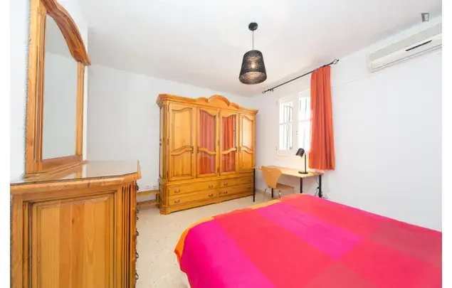 Alquiler Apartamento 4 Dormitorios Granada 3-24 Meses