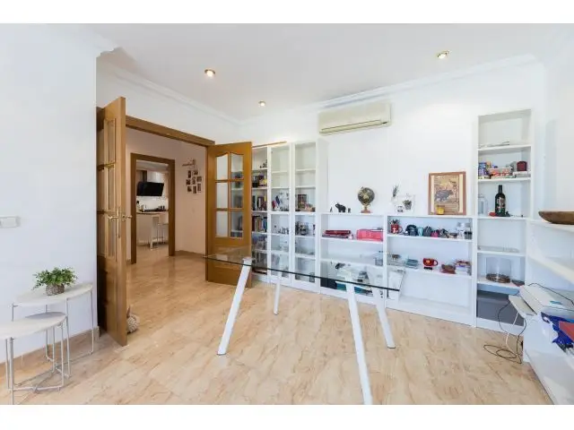 Bonito Chalet Unifamiliar De 5 Dormitorios En Zona Colegios