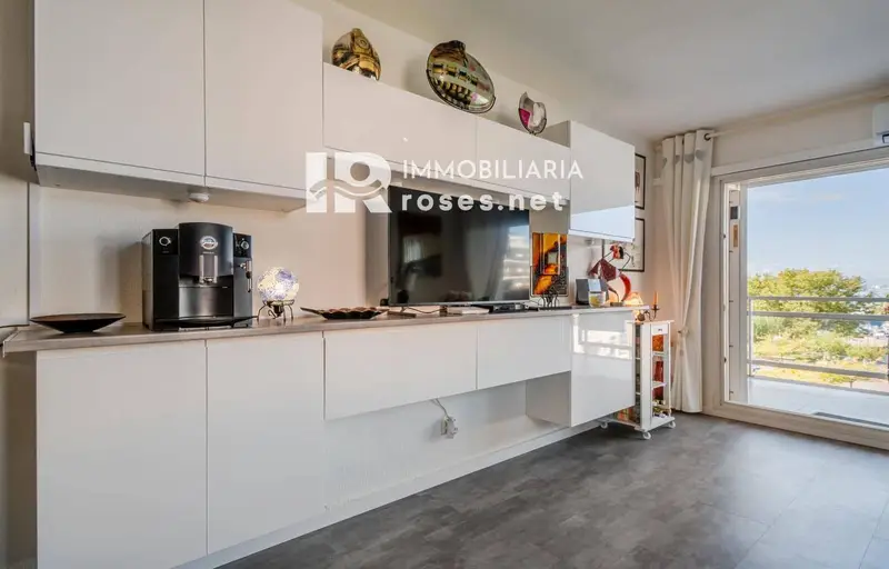 Piso en venta Roses Girona vistas al puerto 2 habitaciones