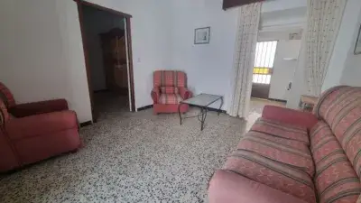 Chalet en Los Barrios a Reformar con Patio y Azotea