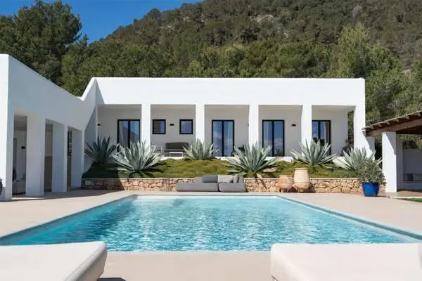 Villa de Lujo Moderna en Venta cerca de Sant Josep Ibiza