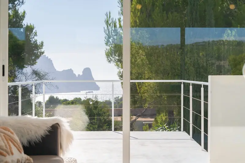 Villa de Lujo en Cala Vadella Ibiza con Vistas a Es Vedra