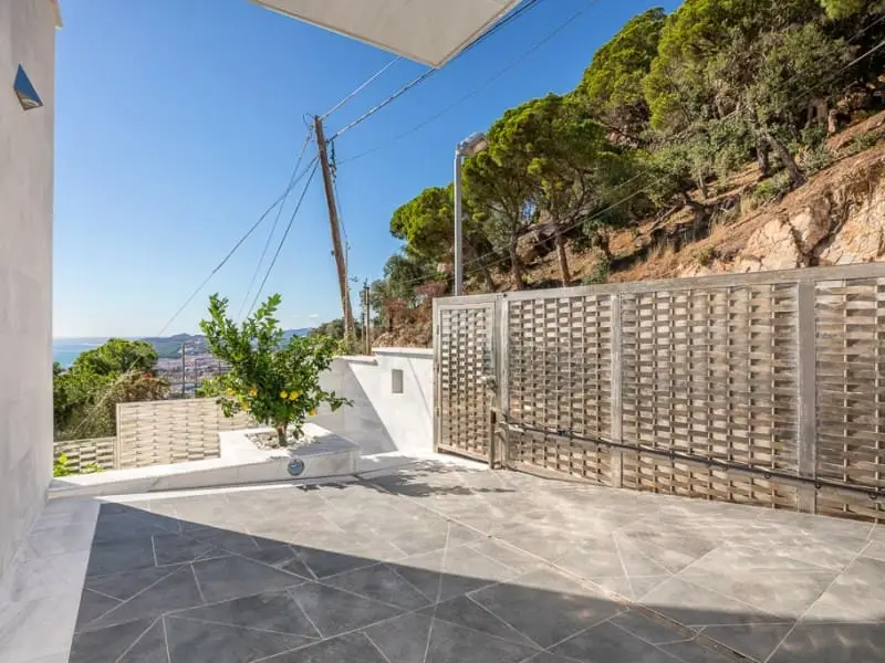 Chalet de Lujo en Roca Grossa con Vistas al Mar